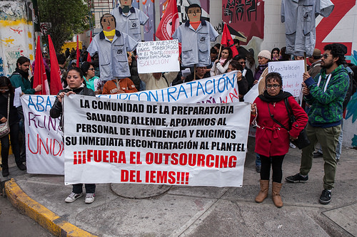 Trabajadoras de intendencia del IEMS exigen la reinstalación de sus puestos de trabajo frente a la Junta Local de Conciliación y Arbitraje | CIMACFoto: © César Martínez López